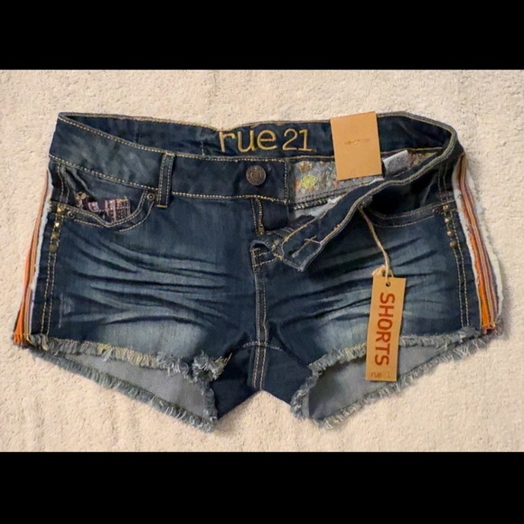 RUE 21 Low Rise Stretch Shorts - 3/4 - Picture 1 of 4